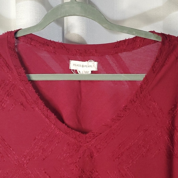 Peace and Pearl's top - Picture 2 of 6